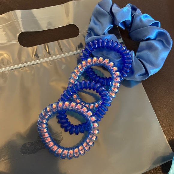 Bracelets - Picture 3 of 3